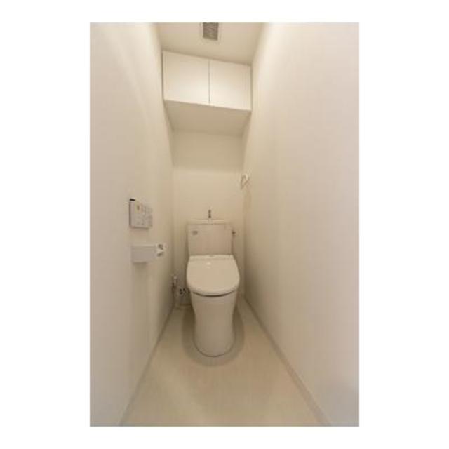 トイレには収納があります※写真は同タイプ住戸です。