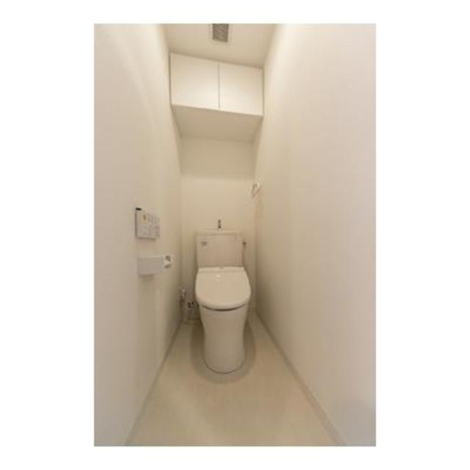 トイレには収納があります※写真は同タイプ住戸です。