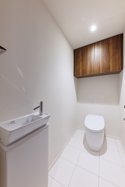 広さを感じるトイレ。手洗い場付きです。※写真は同タイプ住戸です。