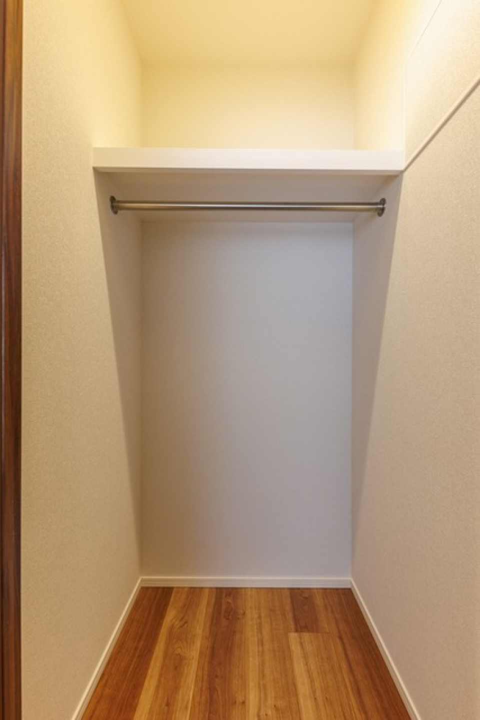 ウォークインクローゼット。キャビネットを設置すれば十分な容量です。※写真は同タイプ住戸です。