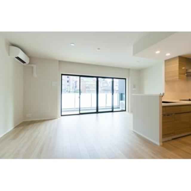 東向きのバルコニーです。※写真は同タイプ住戸です。