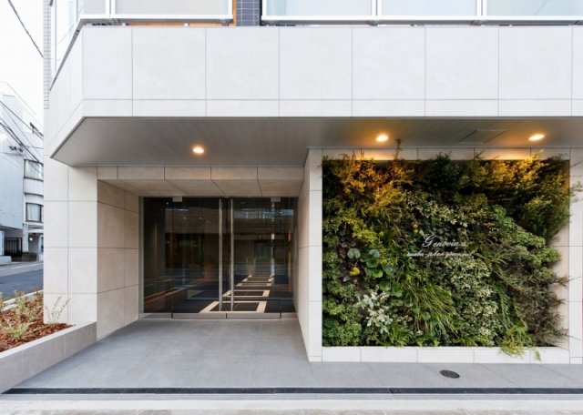 「麻布十番駅」から徒歩10分の駅近1K。外観もおしゃれなマンションです。