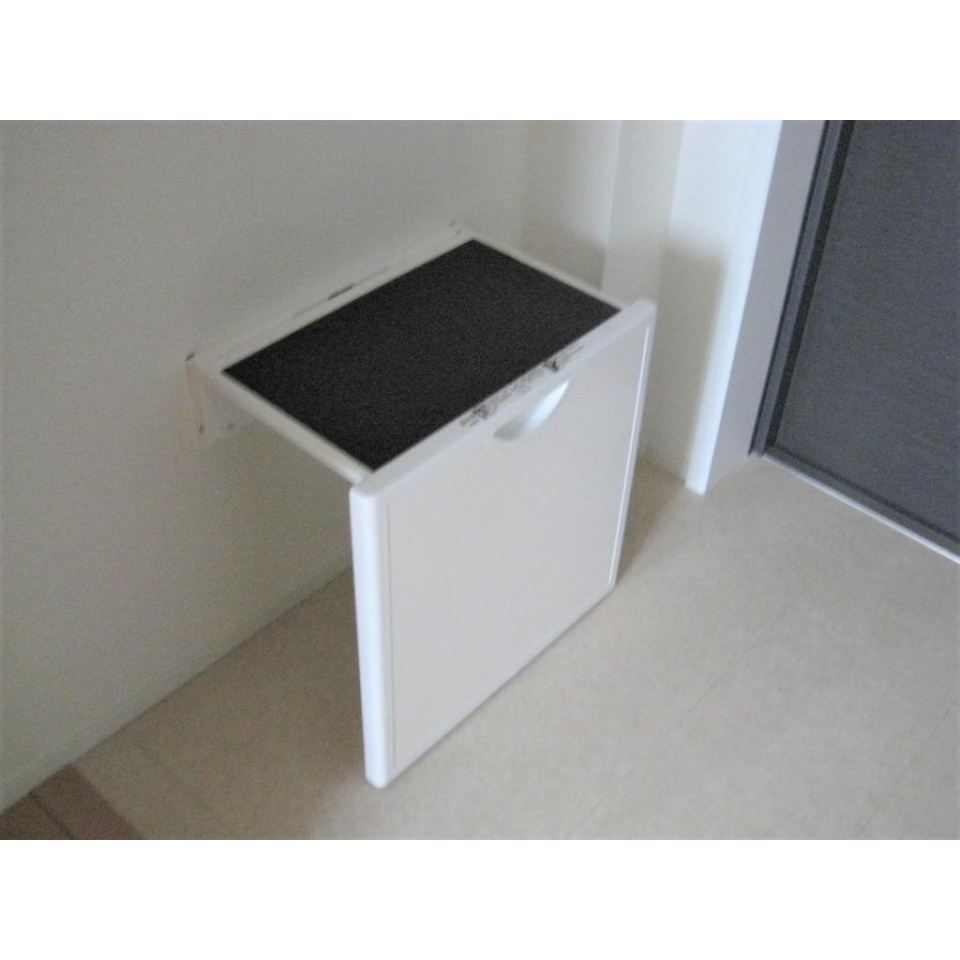 バックなどちょっと置きたいときに。