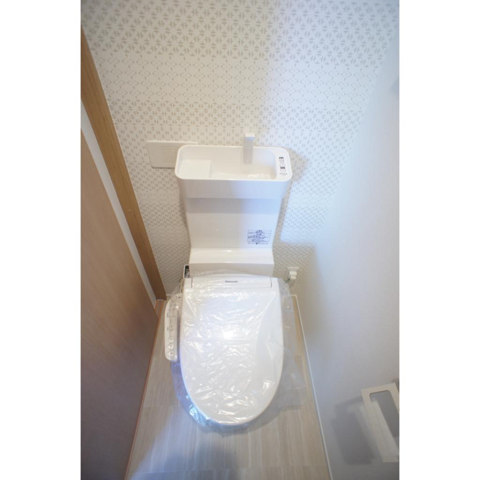 トイレはもちろんウォシュレット機能付き