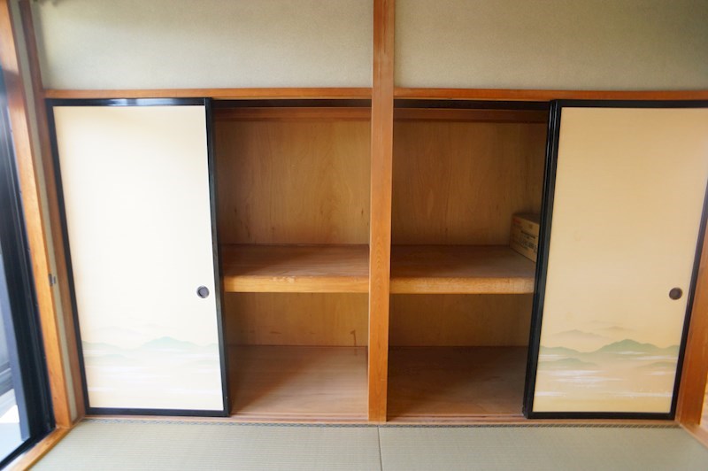 押し入れも完備されているので収納バッチリ