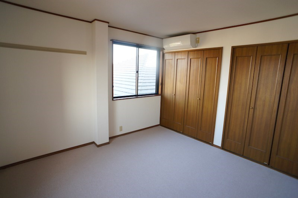 クローゼット付きの洋室8帖