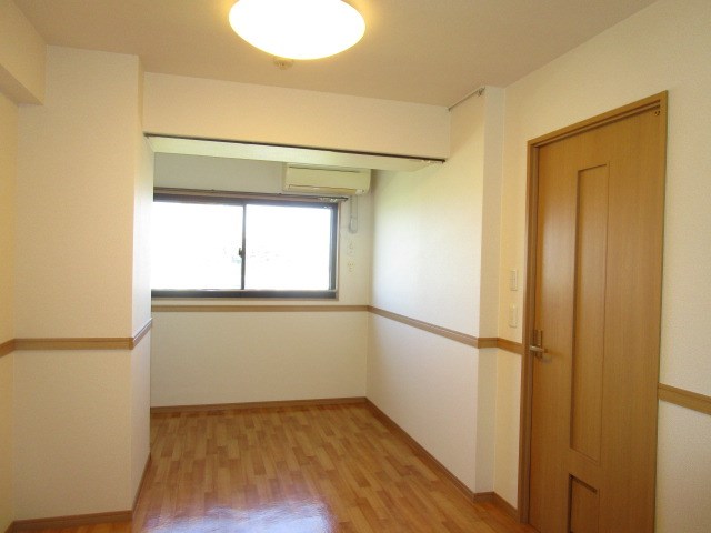 クローゼット付きの洋室6帖