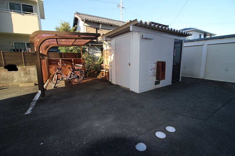 駐輪場スペースあります