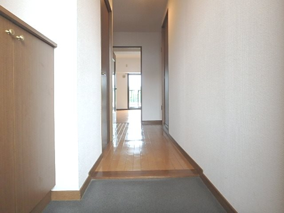 シューズボックス付きの玄関