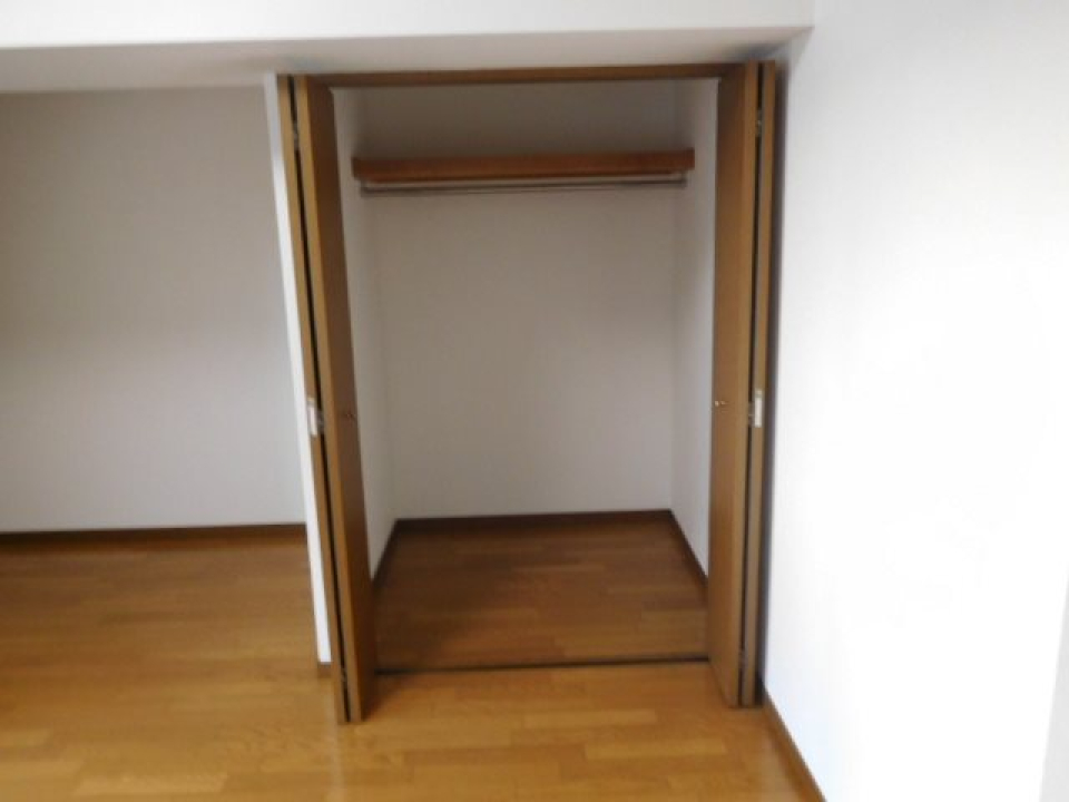 ハンガーのまま収納できるクローゼット付き