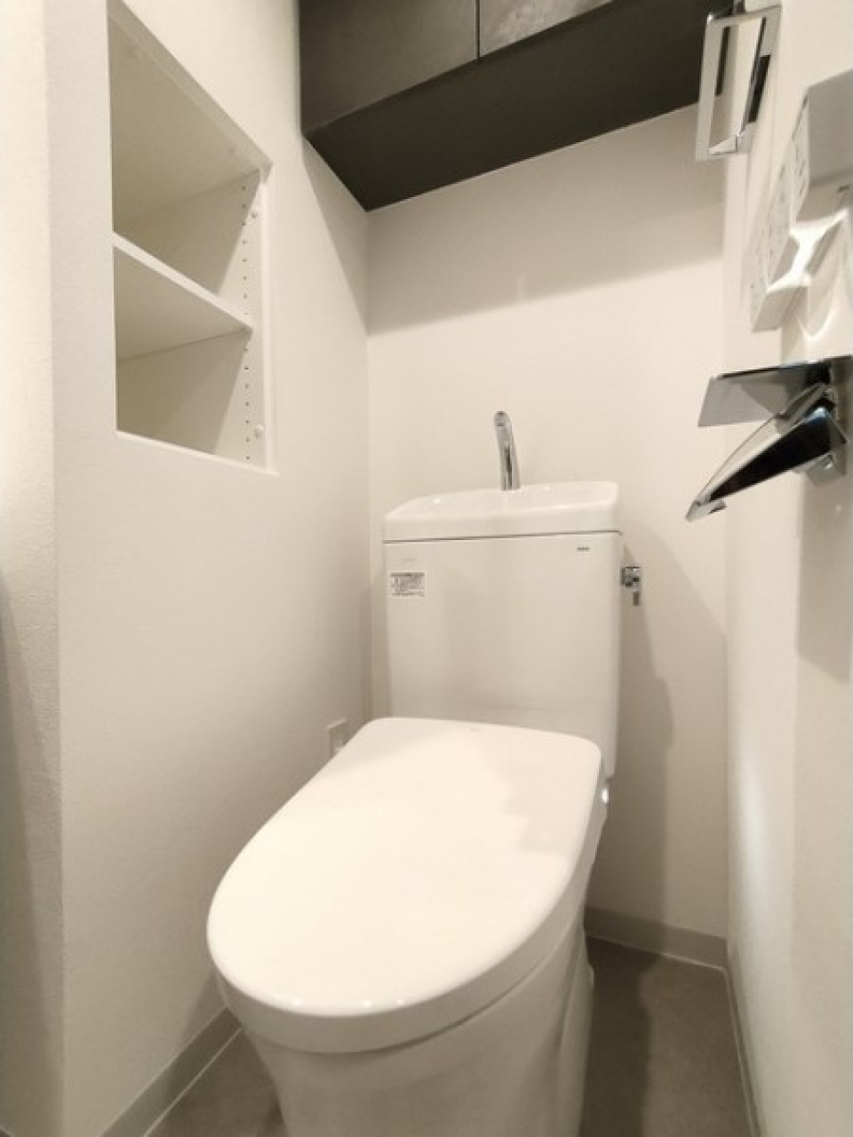 トイレにも本置けちゃいます