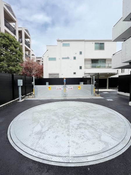 都心のマンションでも敷地内駐車場有り！