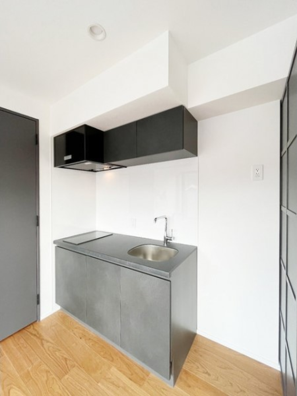 石っぽい雰囲気のシステムキッチン