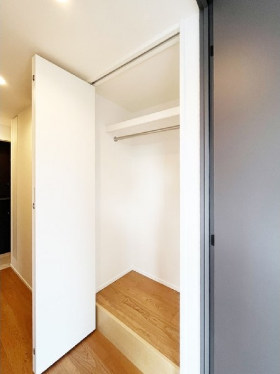 クローゼットは廊下にあります