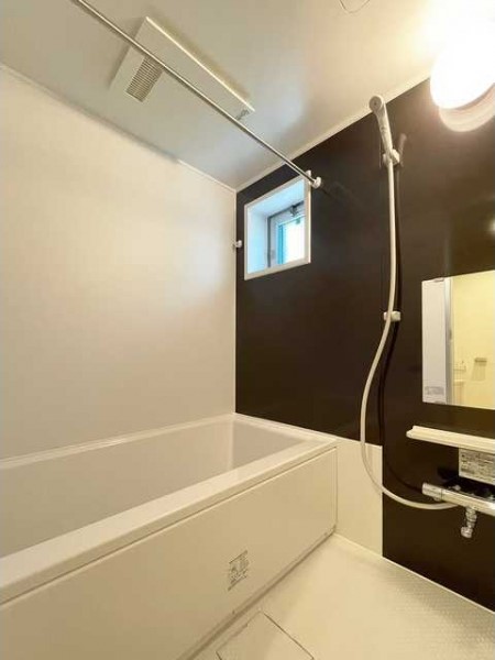 浴室乾燥機能付きのバスルーム