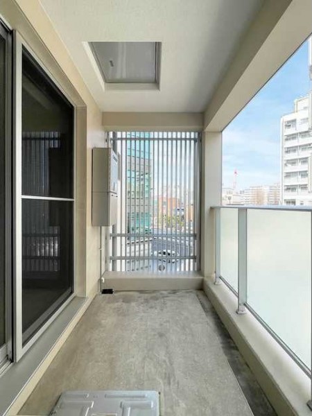 間取りにはないですが、リビング側に東向きのバルコニーがあります