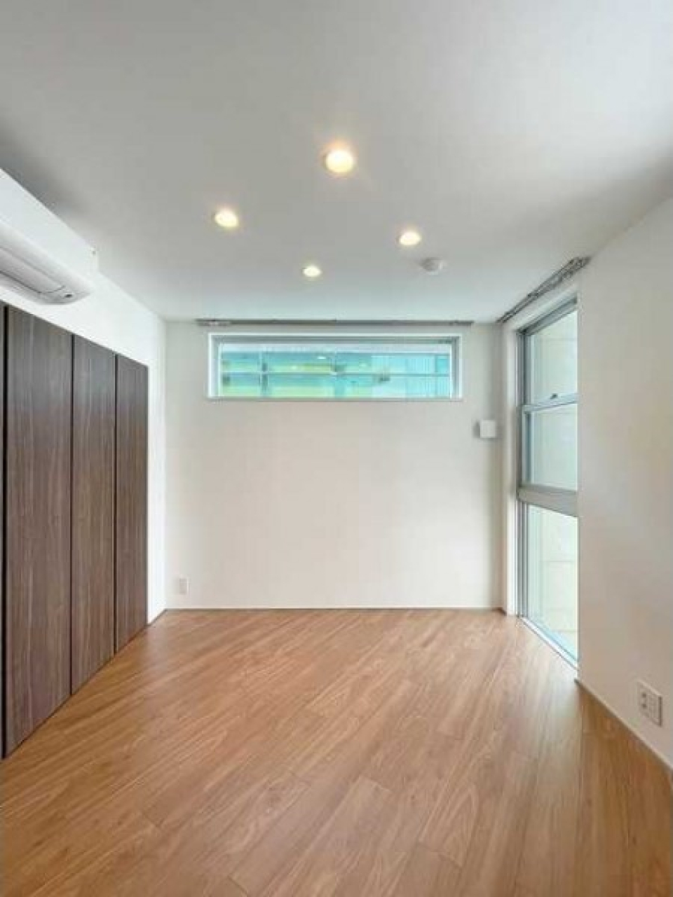 落ち着いたトーンのベッドルームは5.5帖です