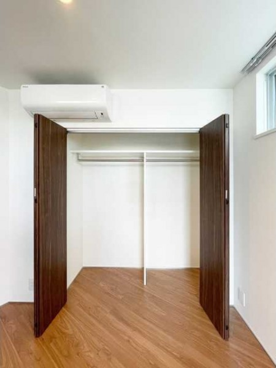 壁一面に効率的に収納できますね