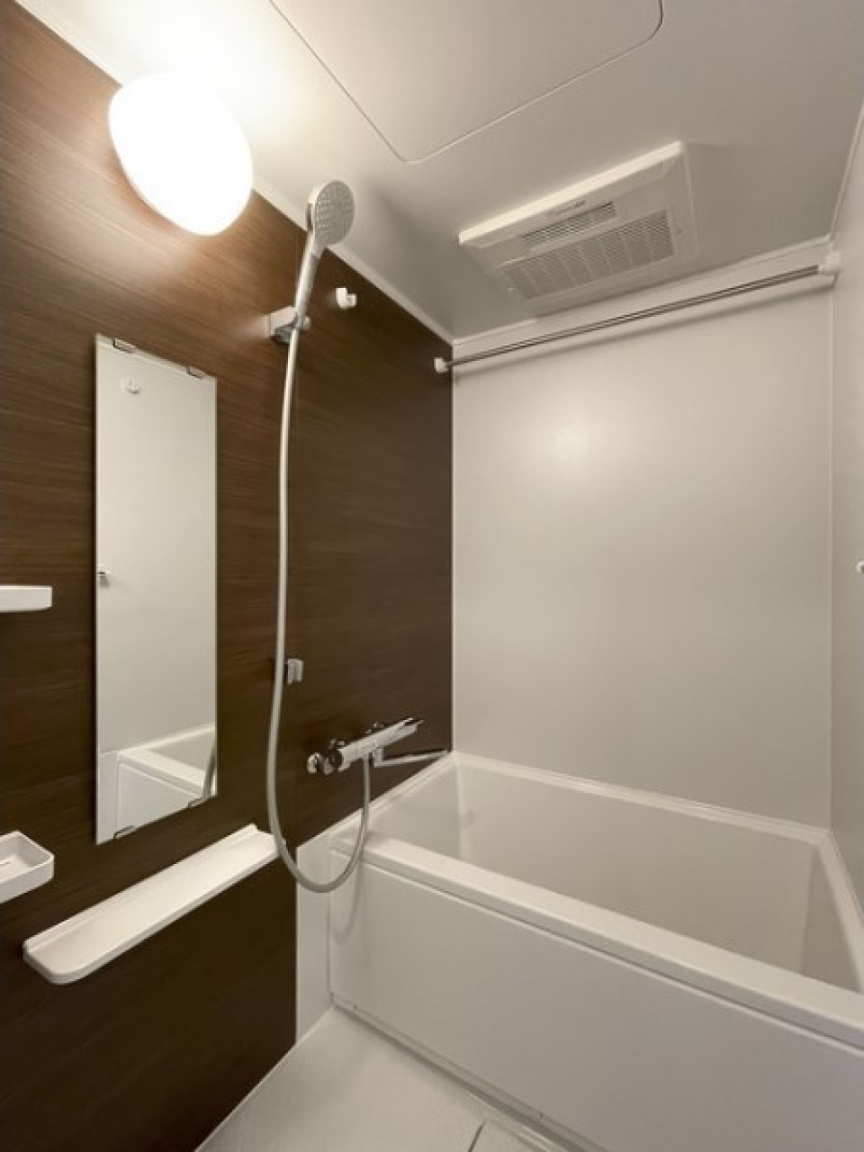 浴室乾燥機能付きのバスルーム