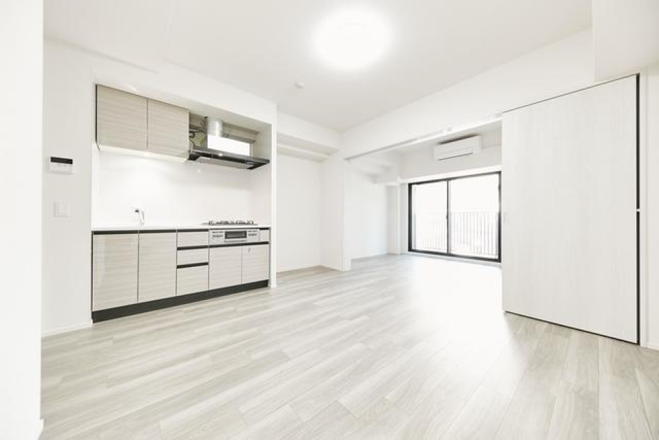 9.2帖のリビングダイニングです。奥にも洋室があります。
※写真は同タイプ住戸です。