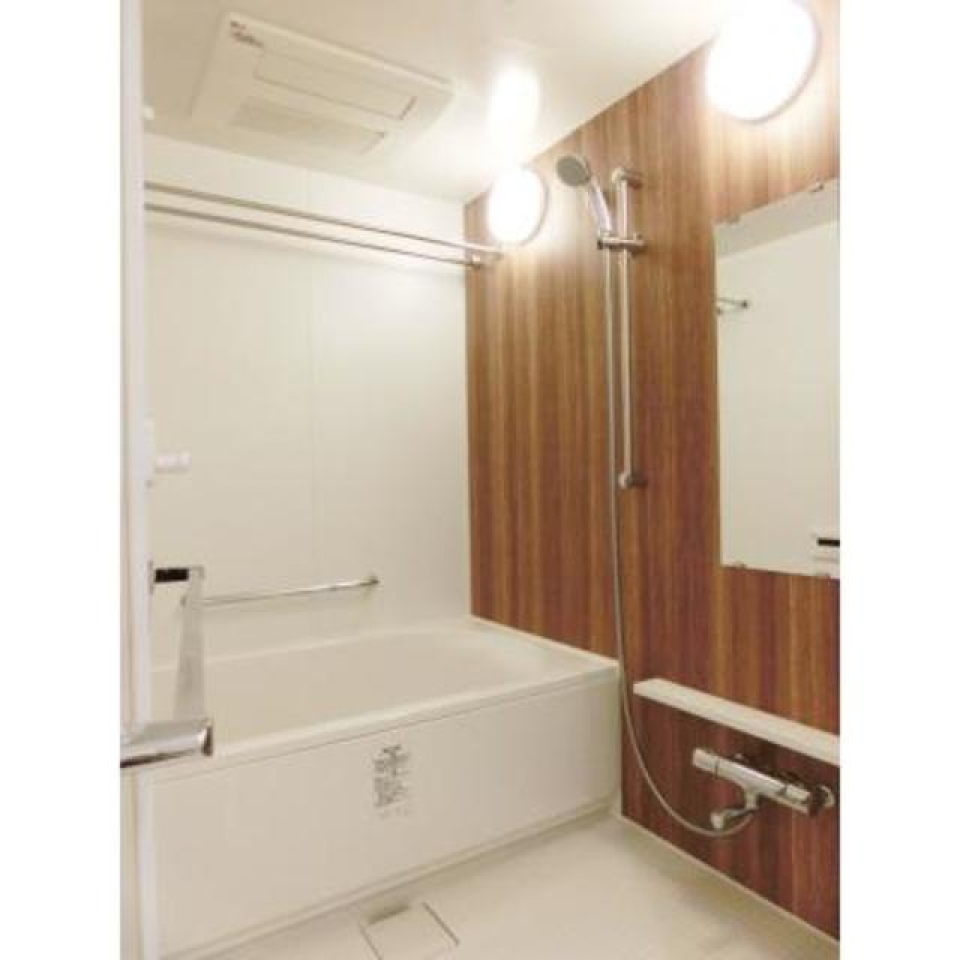 ブラウンの木目のパネルで、ナチュラルな雰囲気を感じます。※写真は同タイプ住戸です。