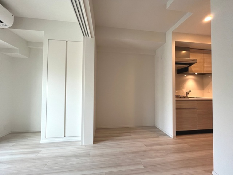 ５．２帖のダイニングキッチンと４．３帖の洋室がお隣同士です。※写真は同タイプ住戸です。