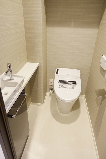 手を洗えることも出来るトイレ。※写真は同タイプ住戸です。