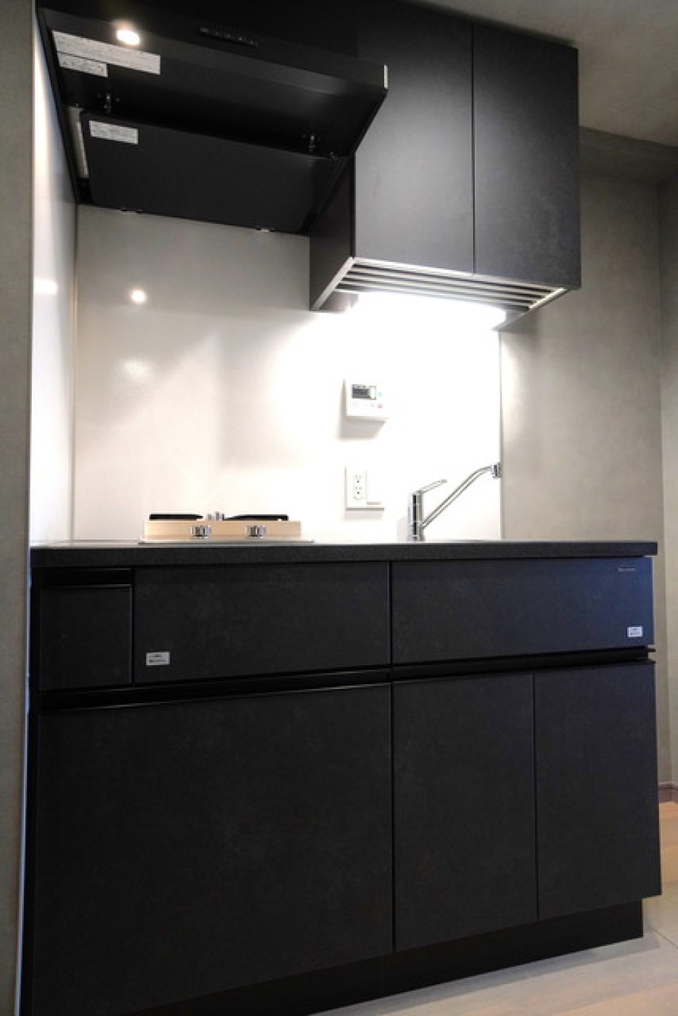 ブラックのキッチン
※写真は同タイプ住戸です。