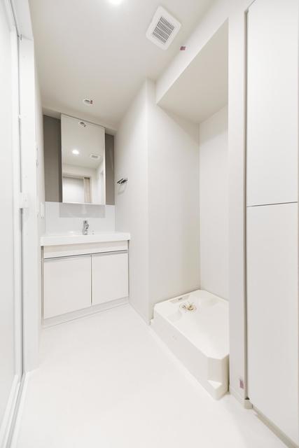 洗面台と洗濯置き場です。
※写真は同タイプ住戸です。
