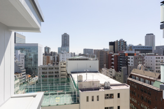 11階の建物の10階に所在しています。