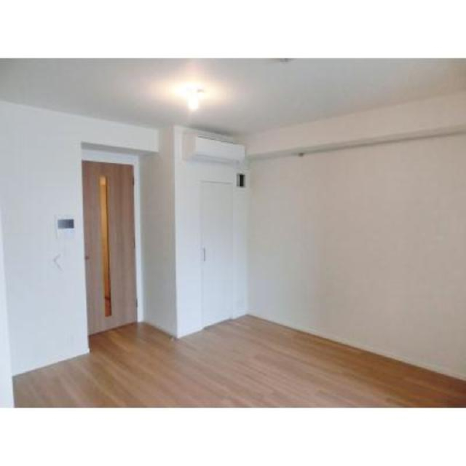 10.5帖のLDKと6.0帖の洋室が広がります。※写真は同タイプ住戸です。