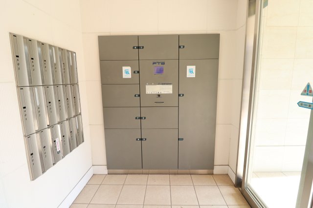 宅配ボックスあります