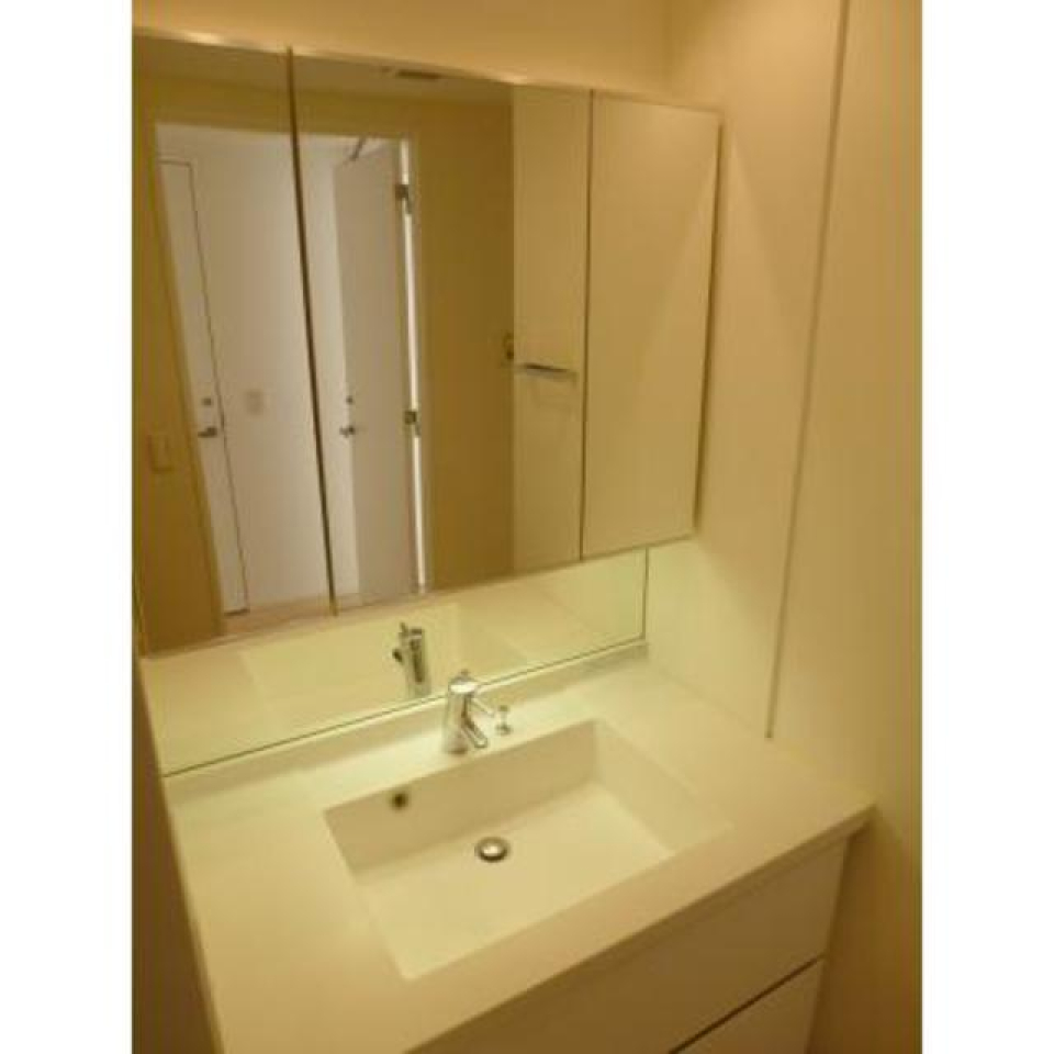 洗面台はシンプル
※写真は同タイプ住戸です。