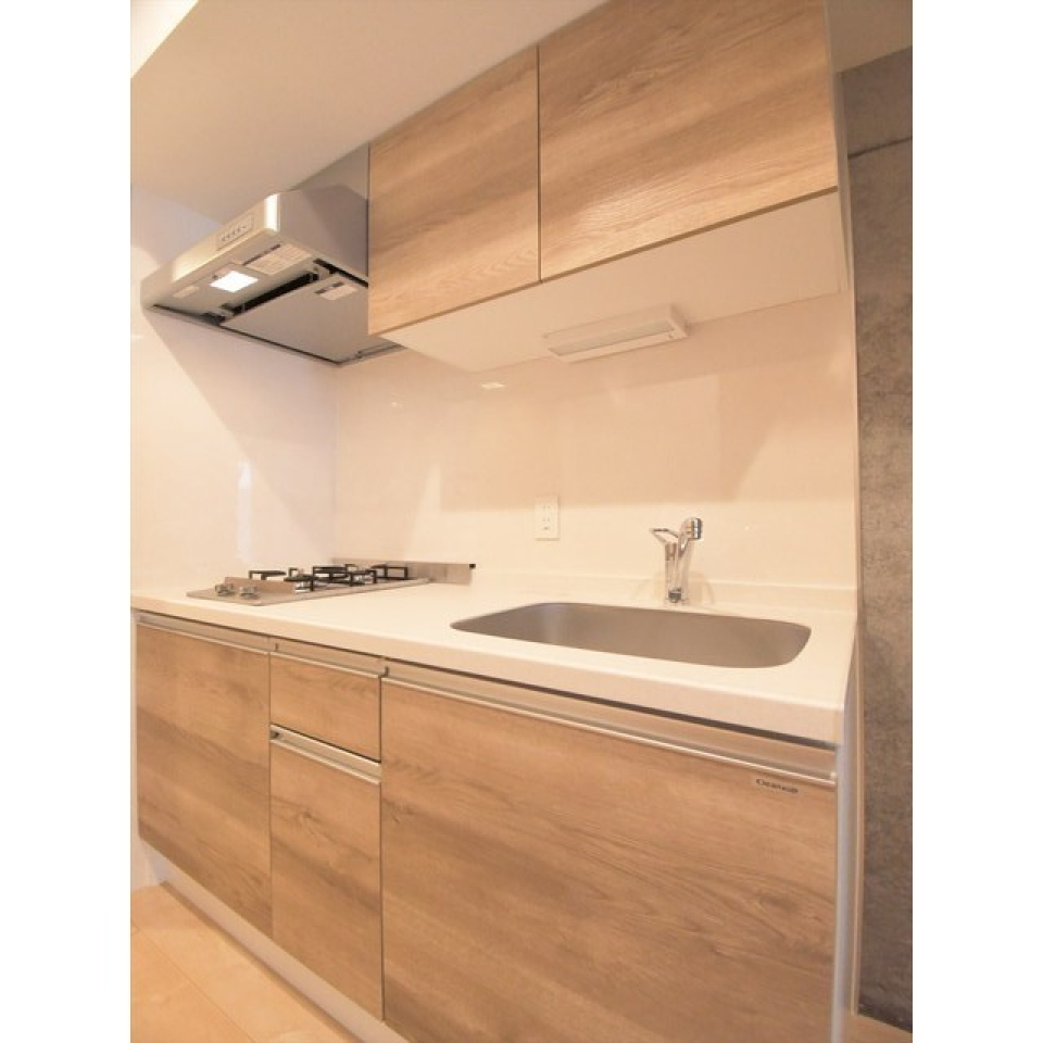 ウッド調のキッチンパネルからナチュラルさを感じます。