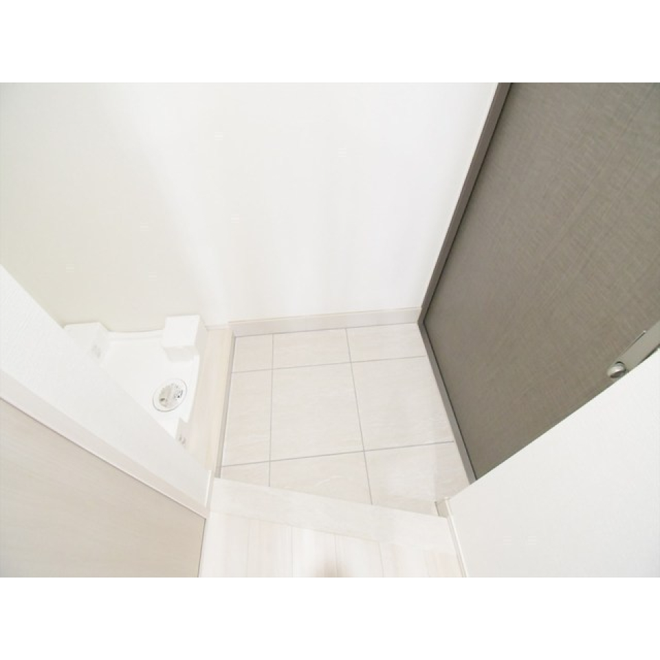 玄関に洗濯置き場が付いています。