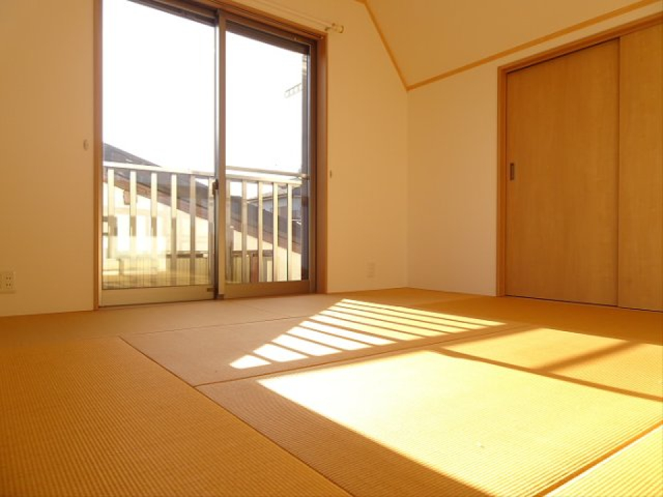 洋室は４部屋と和室が１部屋あります。