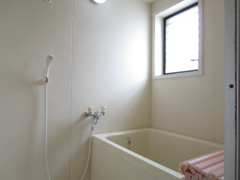 お風呂に窓があるのは角住居ならでは