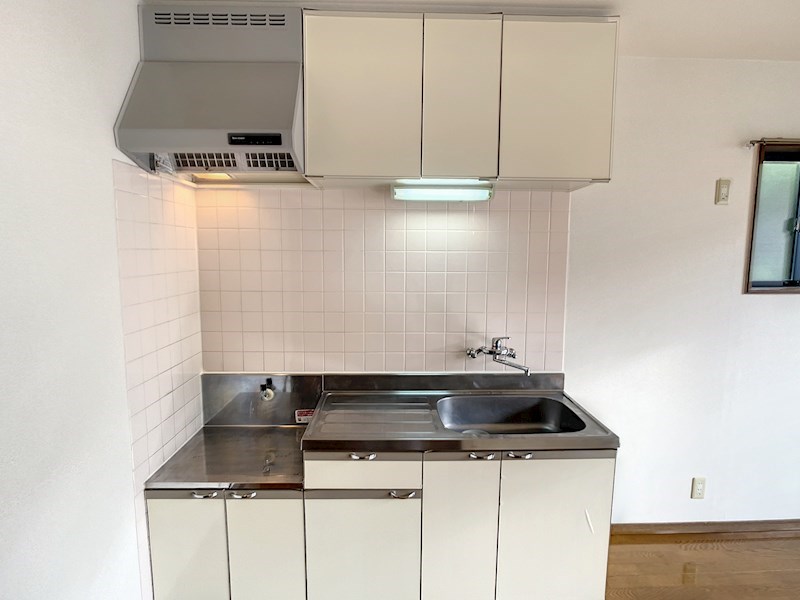 キッチンは少し小さ目ですが収納力は高い