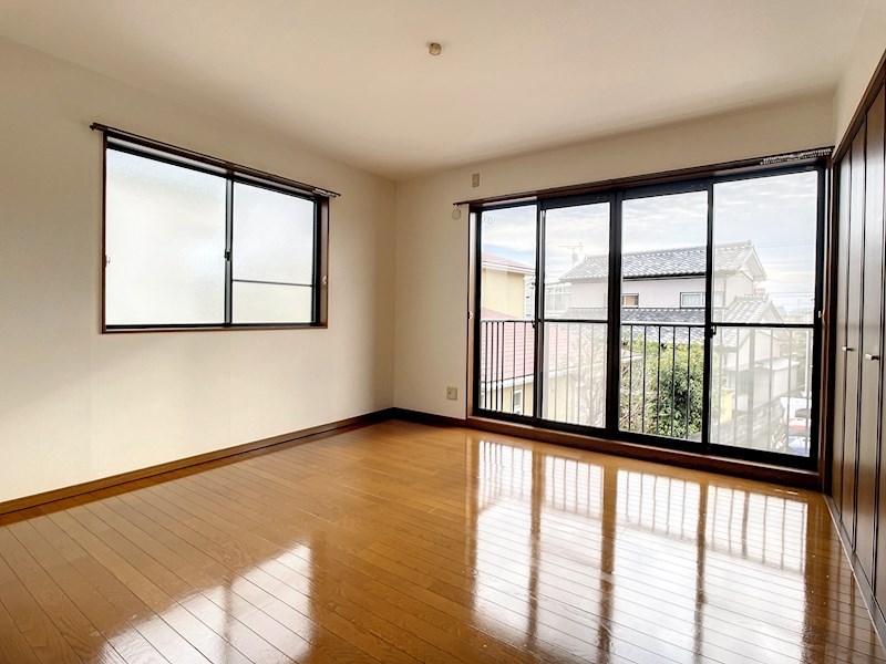 ベランダに続く大きな窓