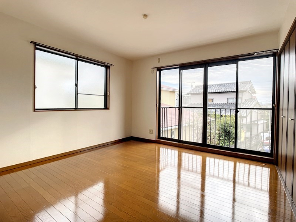 ベランダに続く大きな窓