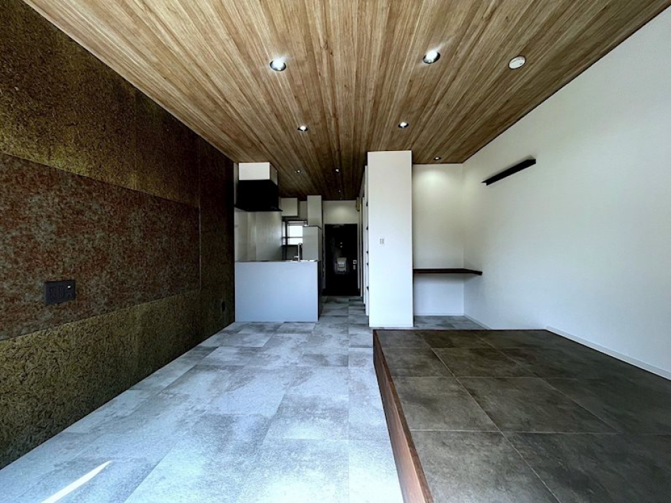 築年数30年越えとは思えないリノベ済みの内観