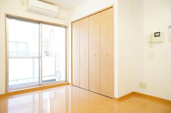 8帖の洋室が広がります。