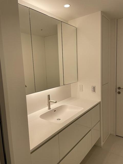 ゆとりのある独立洗面台。※写真は同タイプ住戸です。