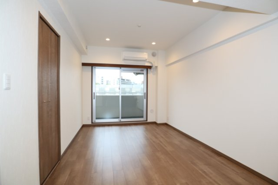 6帖の洋室です。エアコン・収納付きです。