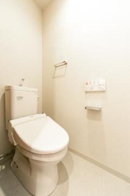 シンプルなトイレです。※写真は同タイプ住戸です。