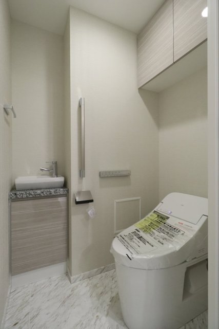 トイレには手を洗う設備もあります。