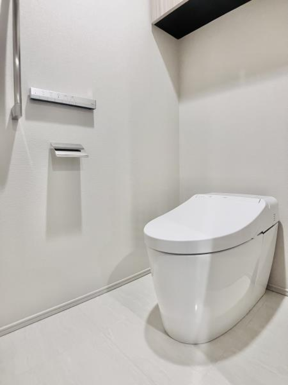 清潔感のあるトイレ。ウォシュレットも完備されています。