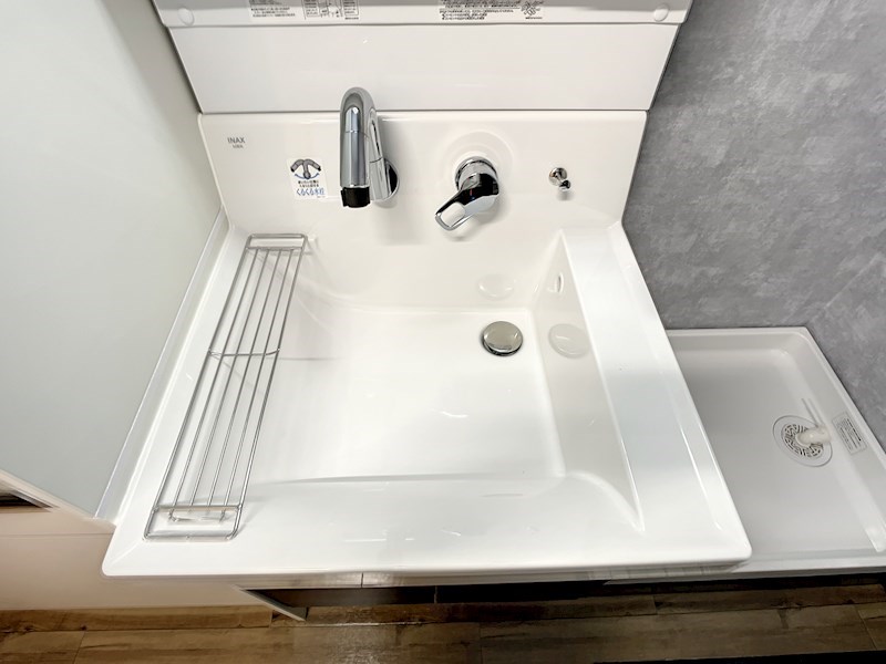 洗面台で歯磨きを終えたら、コップなどすぐに乾かせそう