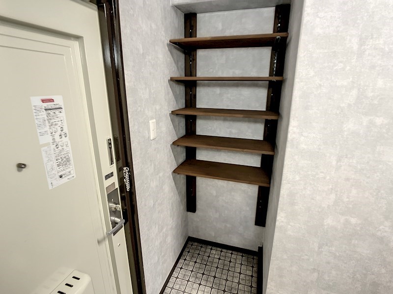 靴の収納スペース＋玄関左手に傘立てなども置けそうです
