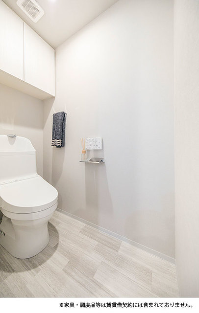 棚があるので掃除用具を整理整頓しやすそうです。※写真は同タイプ住戸です。